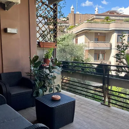Moderno Bilocale Con Terrazzo Апартаменты Рим