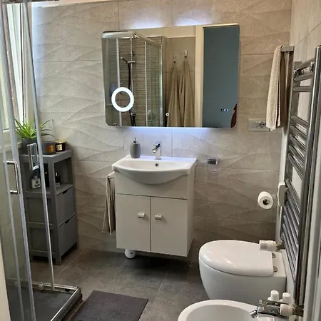 Moderno Bilocale Con Terrazzo アパート ローマ