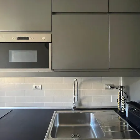 Moderno Bilocale Con Terrazzo アパート ローマ